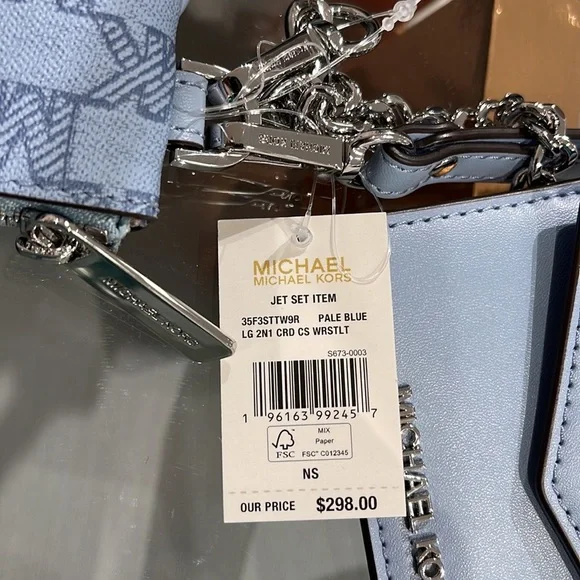 MICHAEL KORS JET SET ITEM LG 2 in 1 CARD CASE & WRISTLET
Pale Blue - Picture 5 of 16